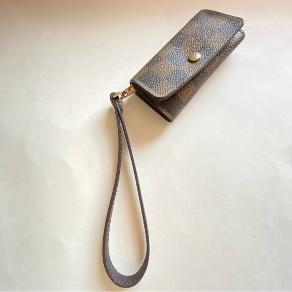 LOUIS VUITTON DAMIER EBENE 4 KEYS - Picture 12 of 13